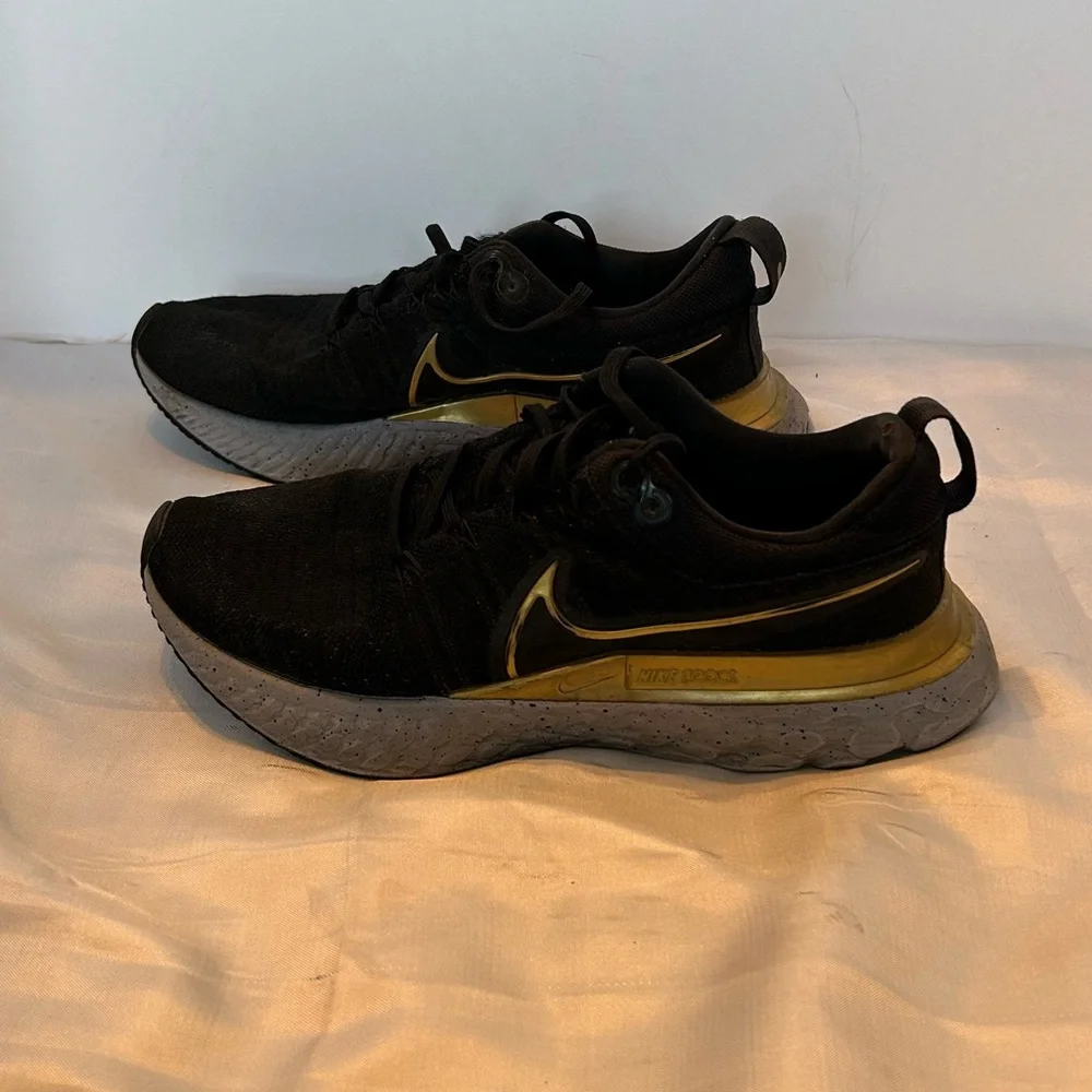 Nike React Infinite Run Flyknit Athletic Shoe Womens‎ Size 8 CT2423-009 Black